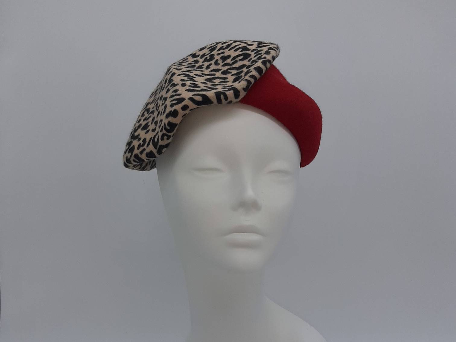 Shell hat in Leopard and Red Felt
